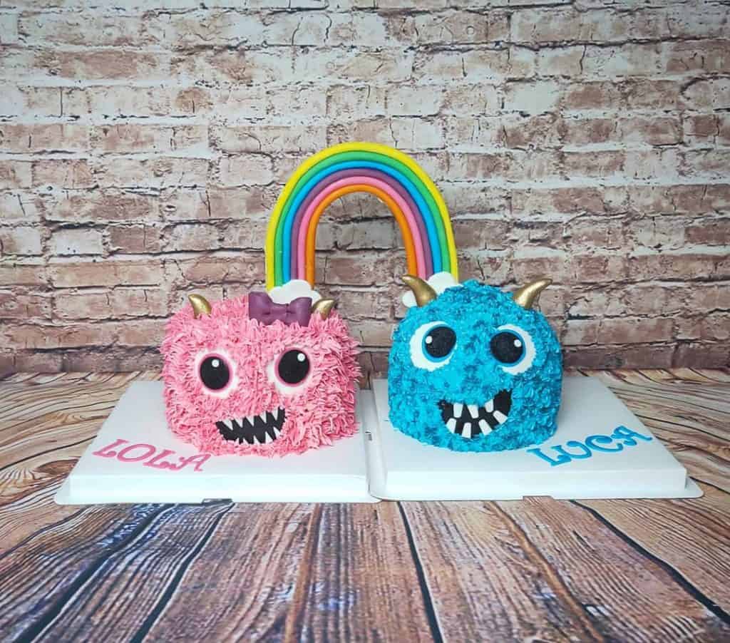 Birthday cake for twins is a hard task | bestfamilyparty.com