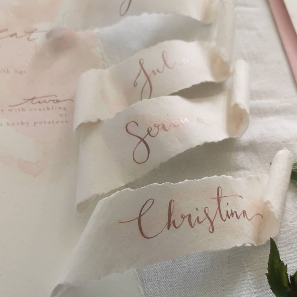 Alternative ways of throwing wedding bouquet