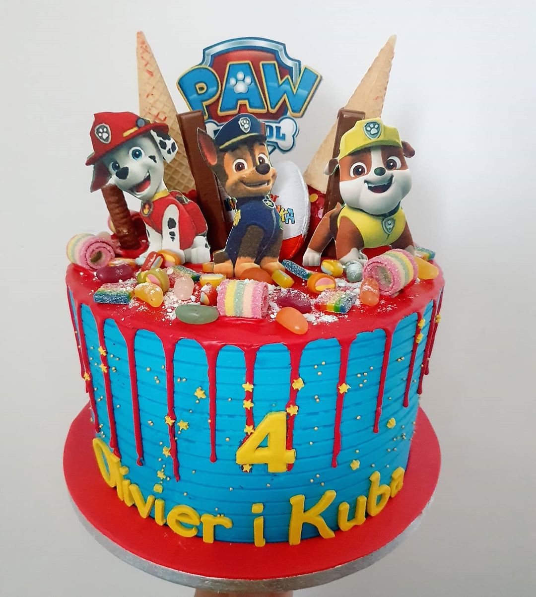 paw patrol tower drawn on a cake